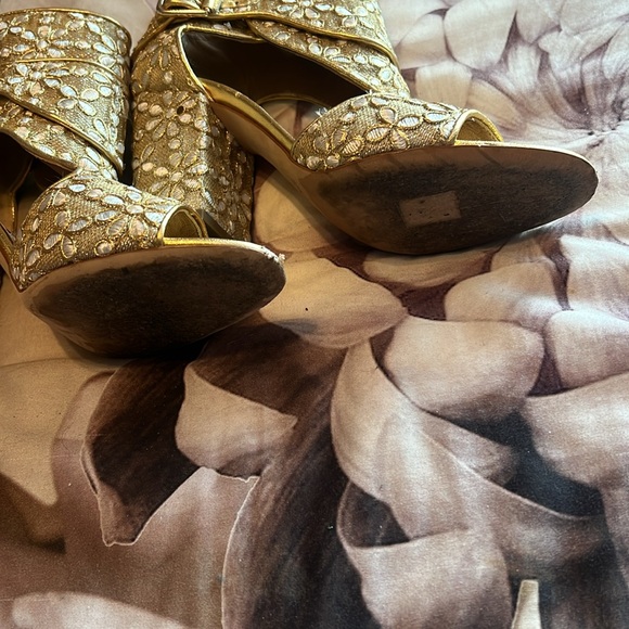 Gorgeous gold and white ankle boots. Excellent condition. 4 inch heel - Picture 5 of 7